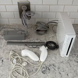 Nintendo Wii System in White with Controllers